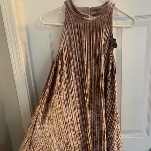 Velvet Angie dress - Picture 2 of 3